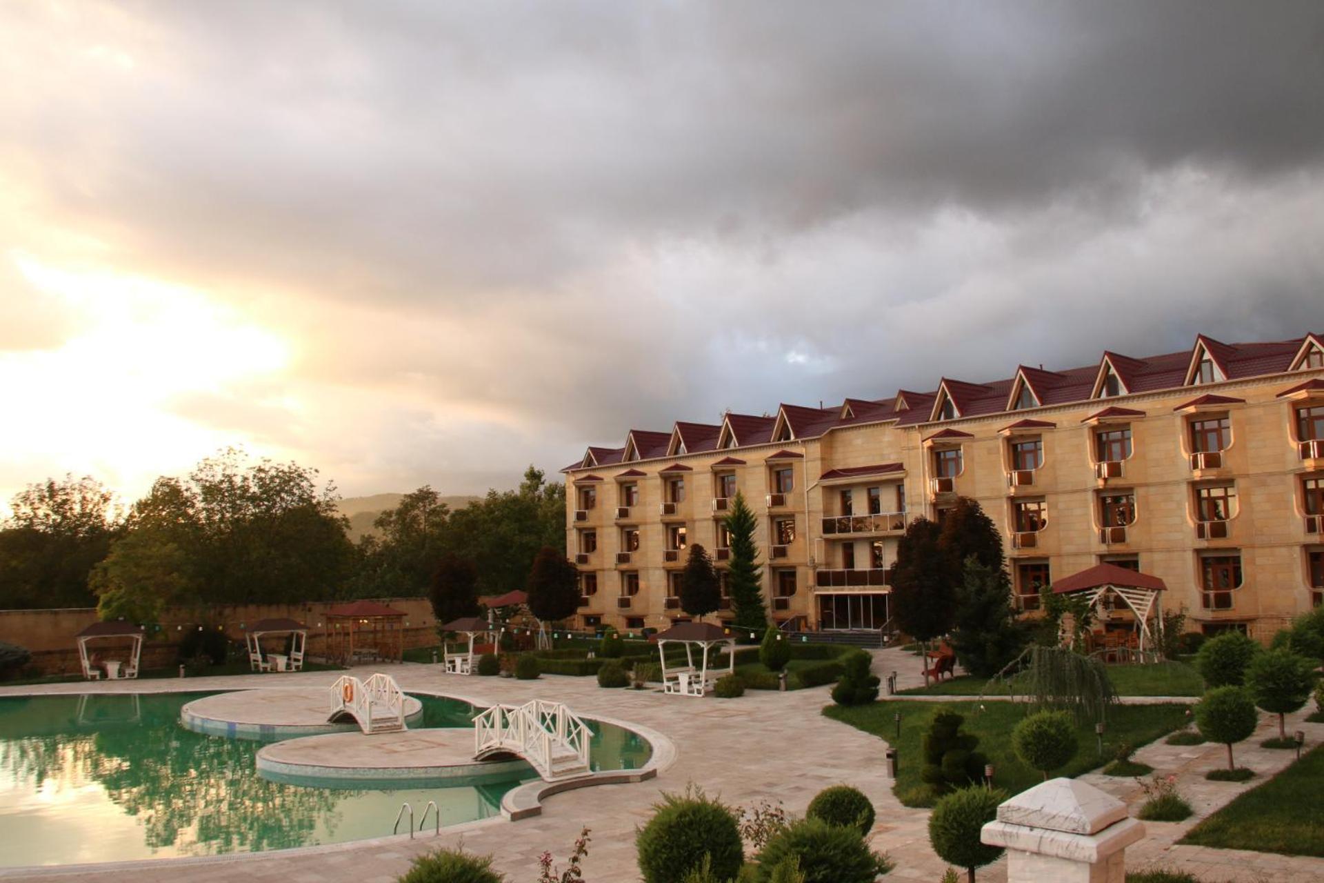 Gabala Yeddi Gozel Hotel ภายนอก รูปภาพ