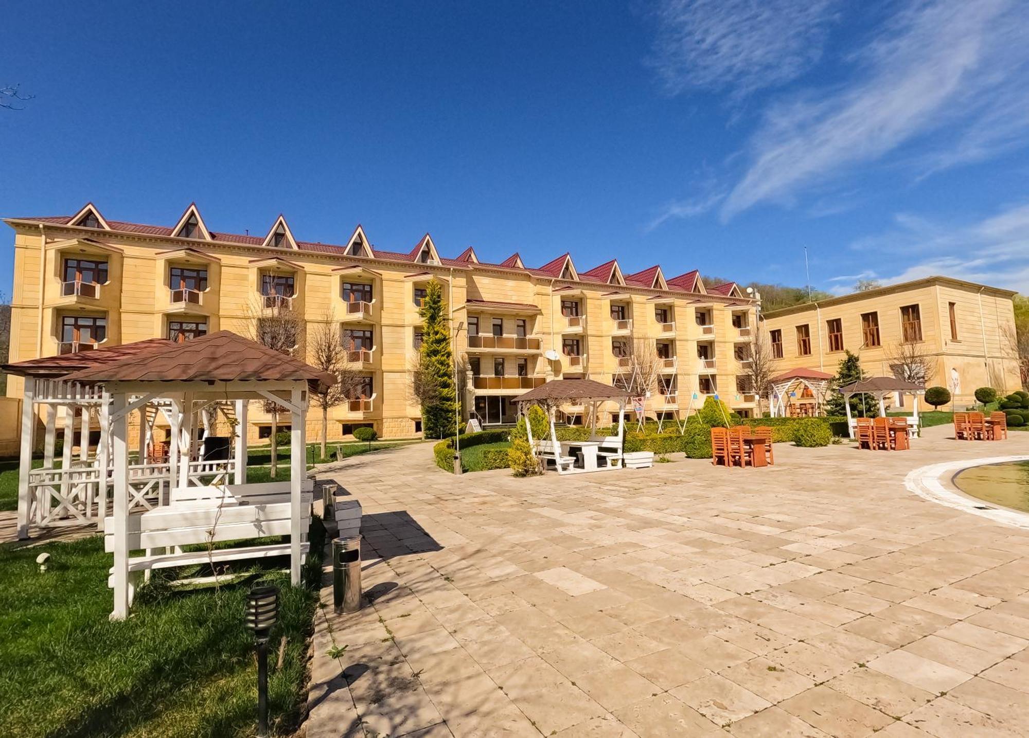 Gabala Yeddi Gozel Hotel ภายนอก รูปภาพ